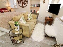 Cottage | Living area | TV