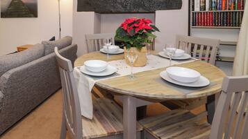 Cottage | Dining