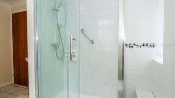 Cottage | Bathroom | Shower