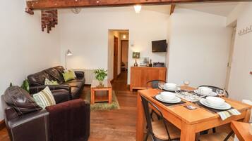 Cottage | Dining
