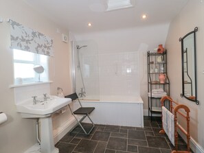 Cottage | Interior - Wards Court 1 (Gloucester)