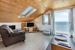 Cottage | Interior - Sail Loft (Yarmouth)