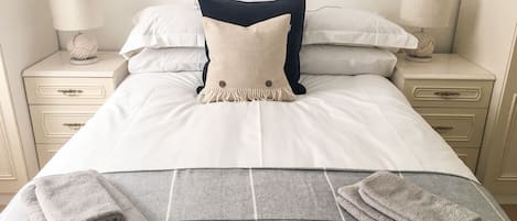 3 habitaciones, decoración personalizada y muebles diferentes