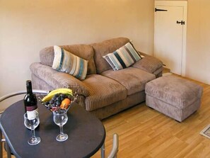 Cottage | 1 bedroom, individually decorated, individually furnished, free WiFi
