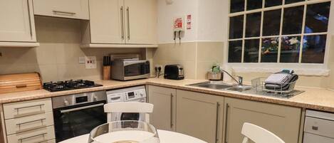 Cottage | Private kitchen | Dishwasher, highchair, cookware/dishes/utensils