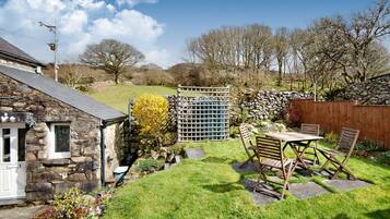 Cottage | Property grounds