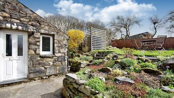 Cottage | Property grounds
