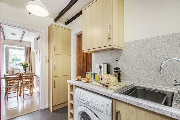 Cottage | Dapur pribadi | Peralatan masak/sendok-piring