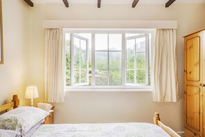 2 habitaciones, decoración personalizada y muebles diferentes 