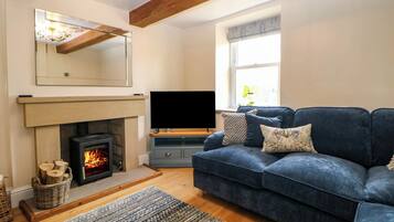 Cottage | Living area | TV
