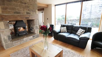 Cottage | Living room | TV