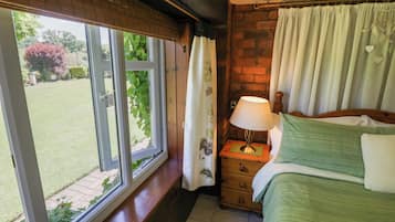 Cottage | 2 bedrooms, individually decorated, individually furnished, free WiFi