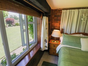 Cottage | 2 bedrooms, individually decorated, individually furnished, free WiFi