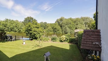 Cottage | Property grounds