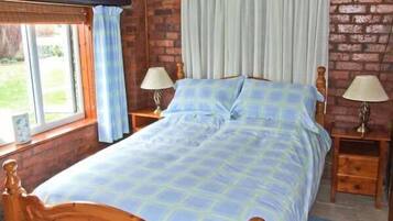 Cottage | 2 bedrooms, individually decorated, individually furnished, free WiFi