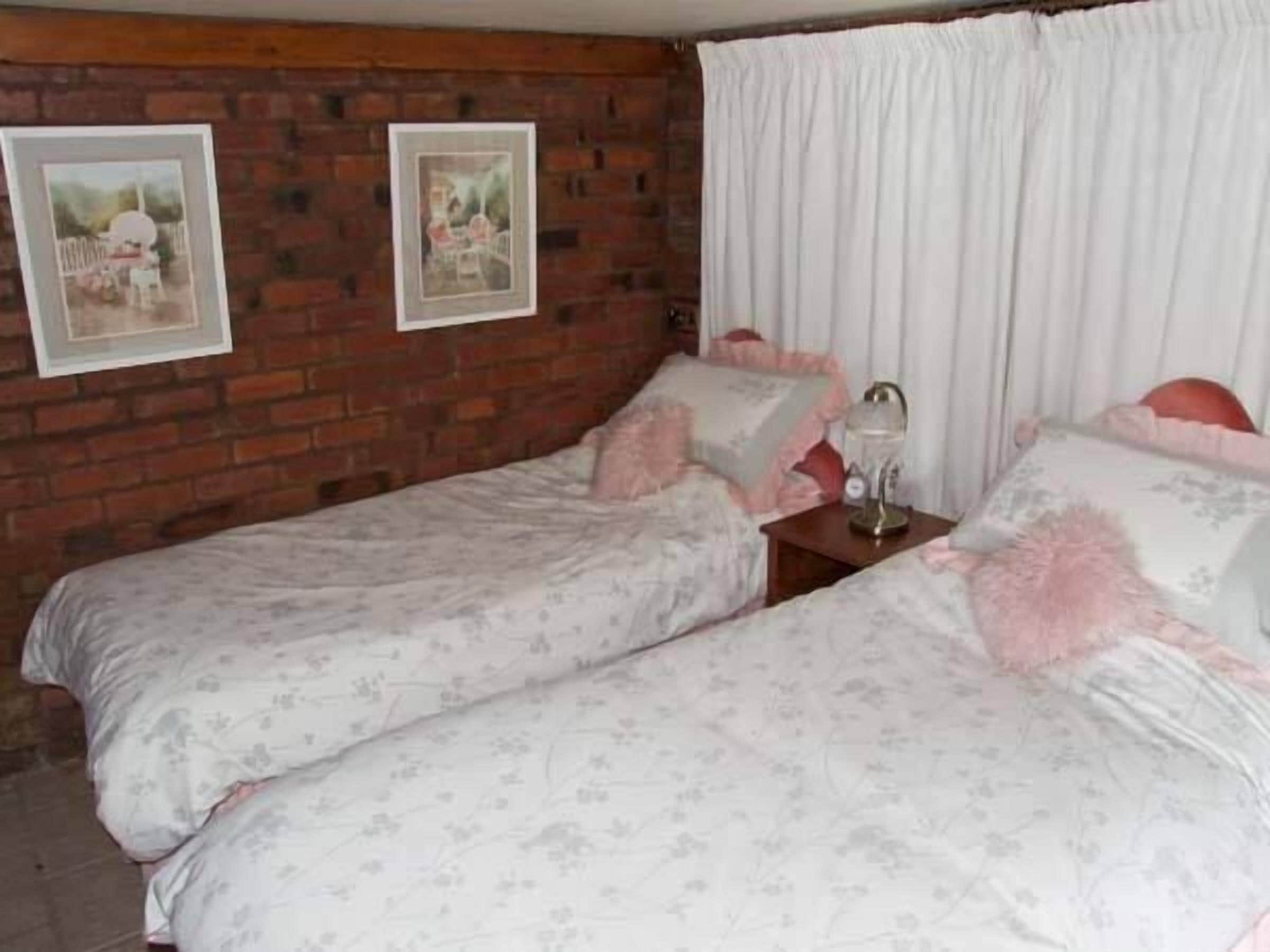 Cottage | 2 bedrooms, individually decorated, individually furnished, free WiFi