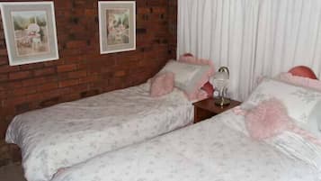 Cottage | 2 bedrooms, individually decorated, individually furnished, free WiFi