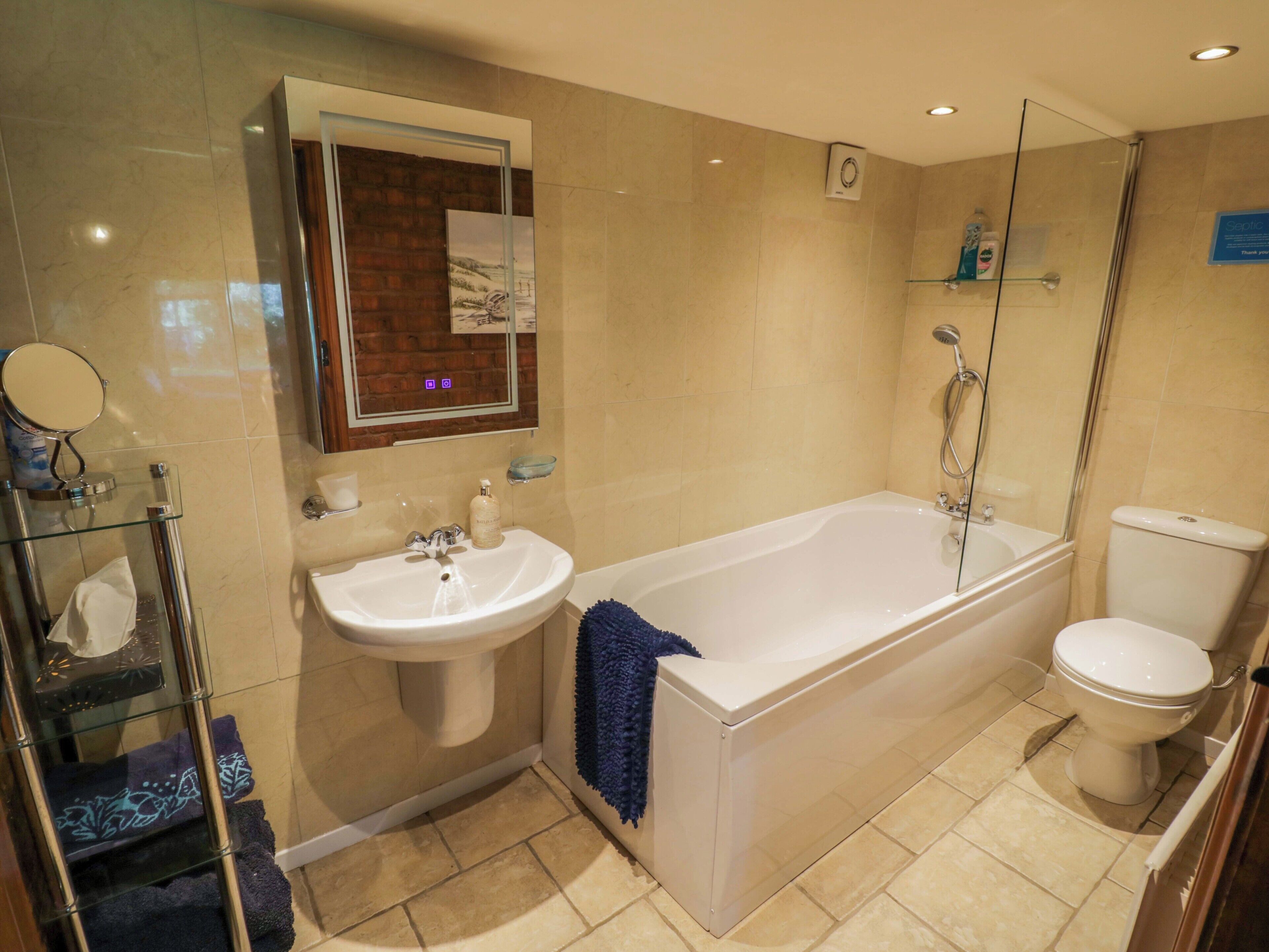 Cottage | Bathroom | Shower