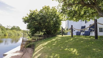Cottage | Property grounds