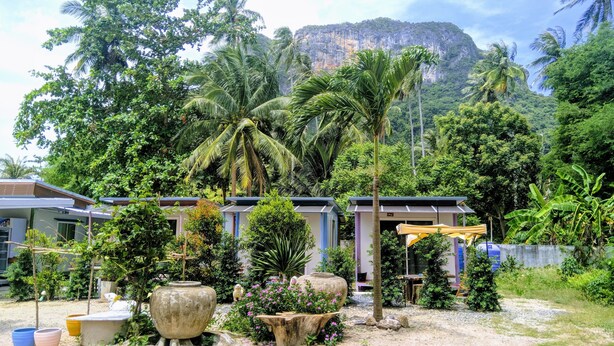 A resort with multiple rooms, a large rock garden, and a view of a mountain. - Baan Suchanuch (Don Sak)