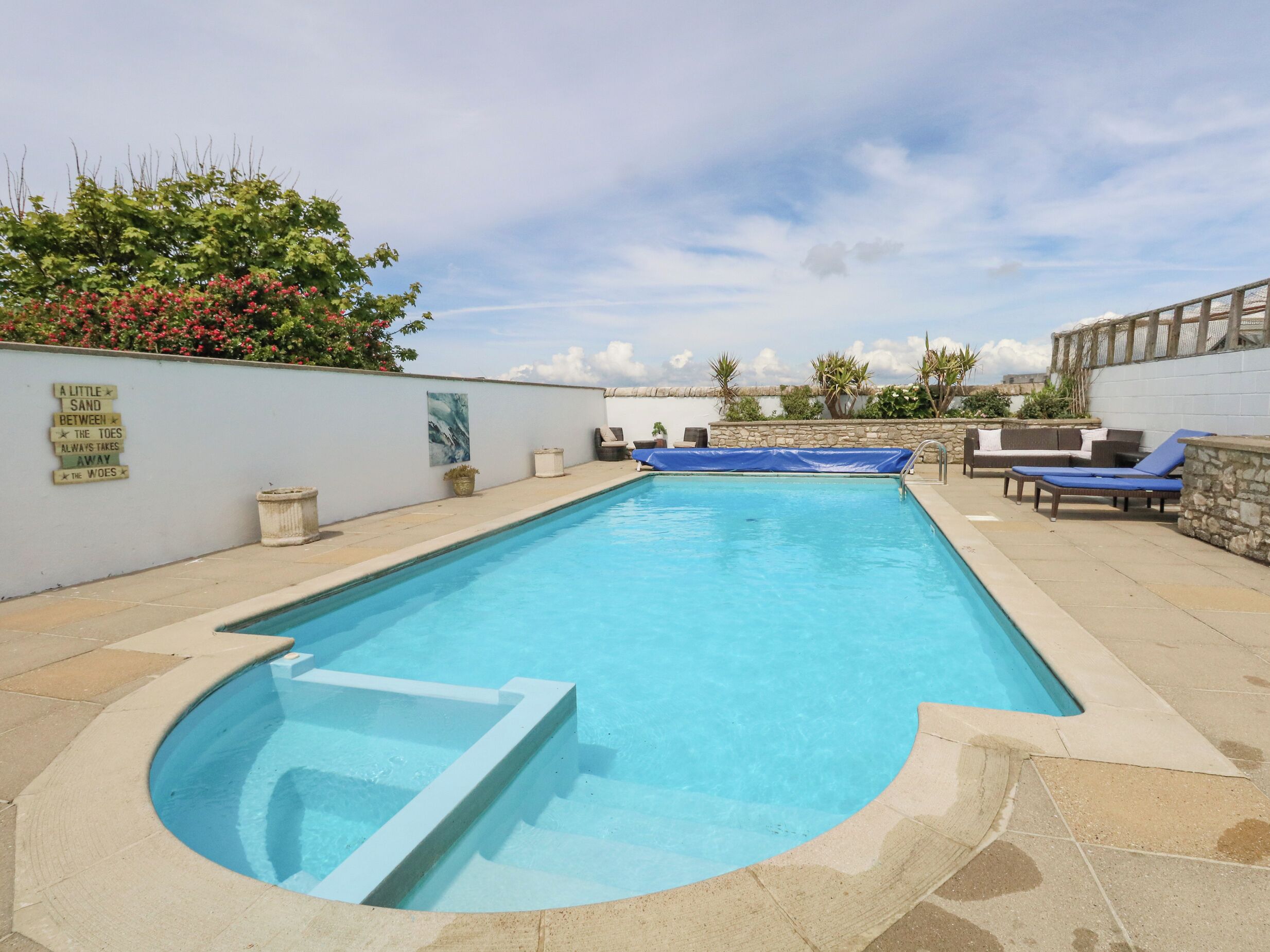 Cottage | Pool | Outdoor pool