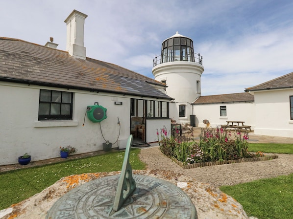 Exterior - Old Higher Lighthouse Stopes Cottage (Portland)