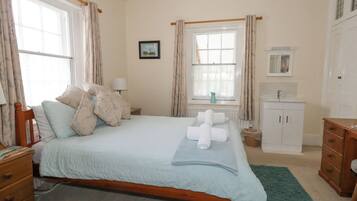 Cottage | 2 bedrooms, individually decorated, individually furnished, free WiFi