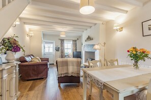 Cottage | Interior