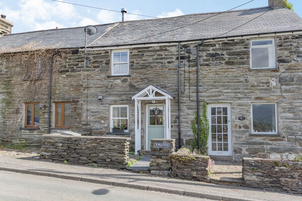 Exterior - 2 Bryn Tirion (Blaenau Ffestiniog)