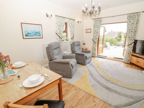 Cottage | Interior - 2 The Stables (Ryde)