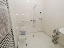 Cottage | Bathroom | Shower