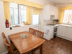 Cottage | Dining
