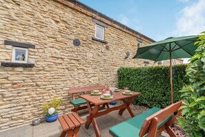 Cottage | Balcony - Upstairs Downstairs Cottage (Scarborough)