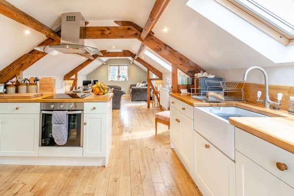 Cottage | Private kitchen | Stovetop, cookware/dishes/utensils