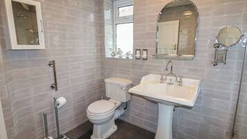 Cottage | Phòng tắm | Buồng tắm vòi sen