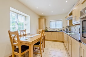 Casa de campo | Cocina privada | Lavavajillas y utensilios de cocina