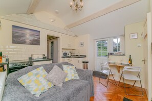 Cottage | Living room - Quarry Cottage (Holywell)