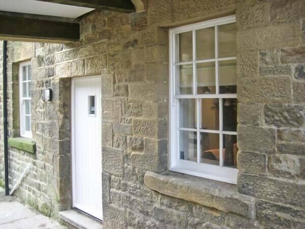 Cottage | Front of property - No. 5 The Stables (Harrogate)