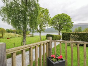 Cottage | Property grounds - The Four Oaks Chalet (Fort William)