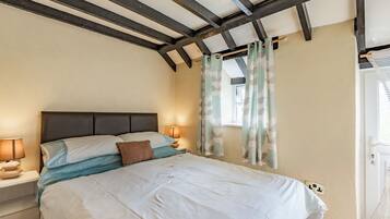 Cottage | 2 bedrooms, individually decorated, individually furnished, bed sheets