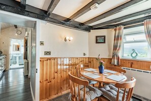 Ferienhaus | Eigene Küche | Kühlschrank, Ofen, Herdplatte, Kochgeschirr/Geschirr/Besteck