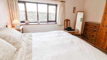 Cottage | 2 bedrooms, individually decorated, individually furnished, free WiFi