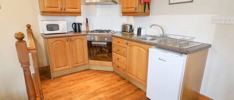 Cottage | Private kitchen | Stovetop, highchair, cookware/dishes/utensils