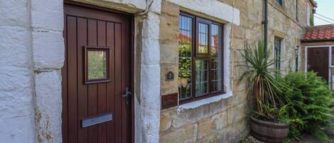 Cottage | Exterior detail