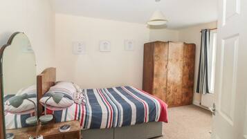 Cottage | 4 bedrooms, individually decorated, individually furnished, free WiFi