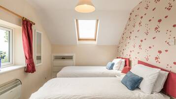 Cottage | 1 bedroom, individually decorated, individually furnished, free WiFi