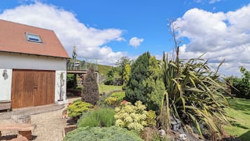 Cottage | Property grounds