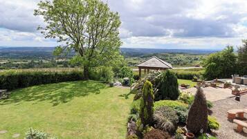 Cottage | Property grounds