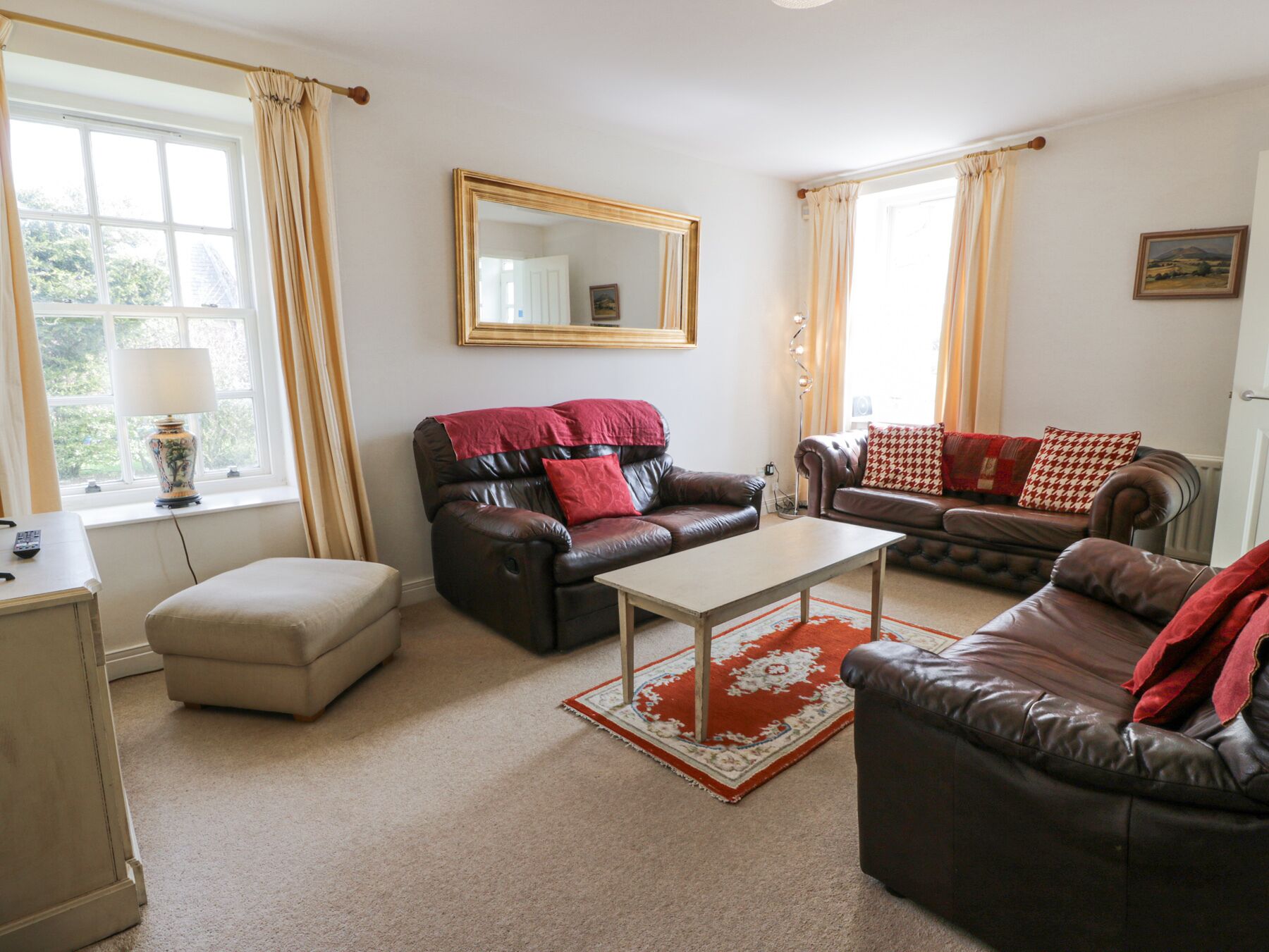 Cottage | Living area | TV