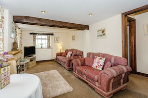 Cottage | Living room - Fir Tree Stables (Harrogate)